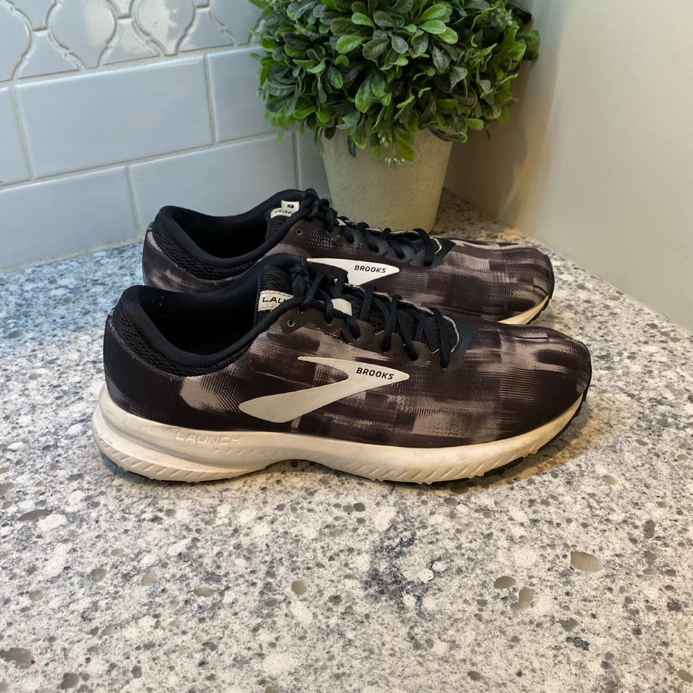 Brooks Launch 6 Women's Size 9.5 B (Medium) Running Shoes Black Gray